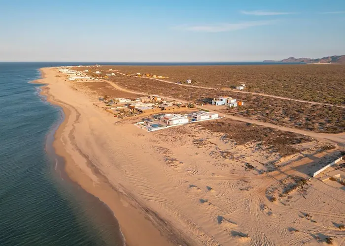 Beachfront Community - 8 Guests