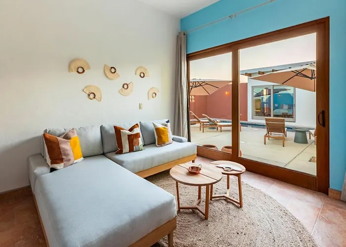 Villa Beachfront Community - 8 Guests