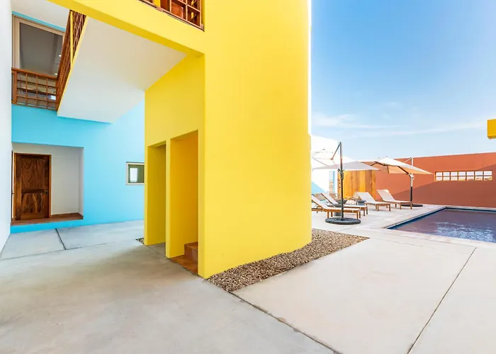 Beachfront Community - 8 Guests